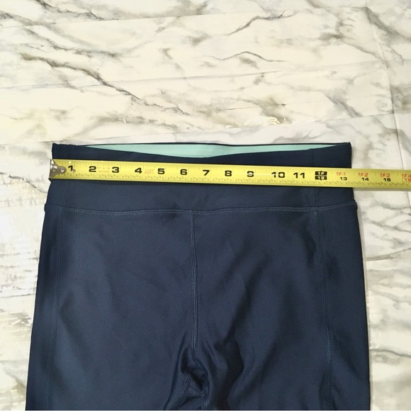 💝 UNDER ARMOUR 💝 mint green/navy blue exercise capri leggings size Medium - Picture 5 of 6